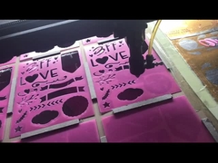 Laser que cutiing no papel de pedra